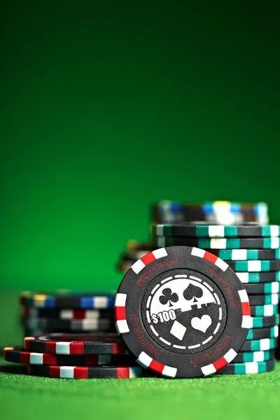 Hot Pot live dealer table at pinjam100 showing card layout and betting buttons