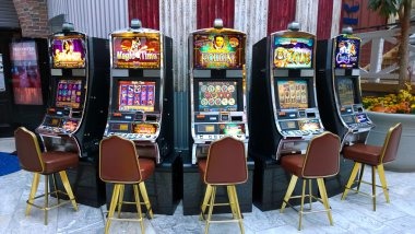 Speed Roulette live dealer wheel on pinjam100 with betting interface